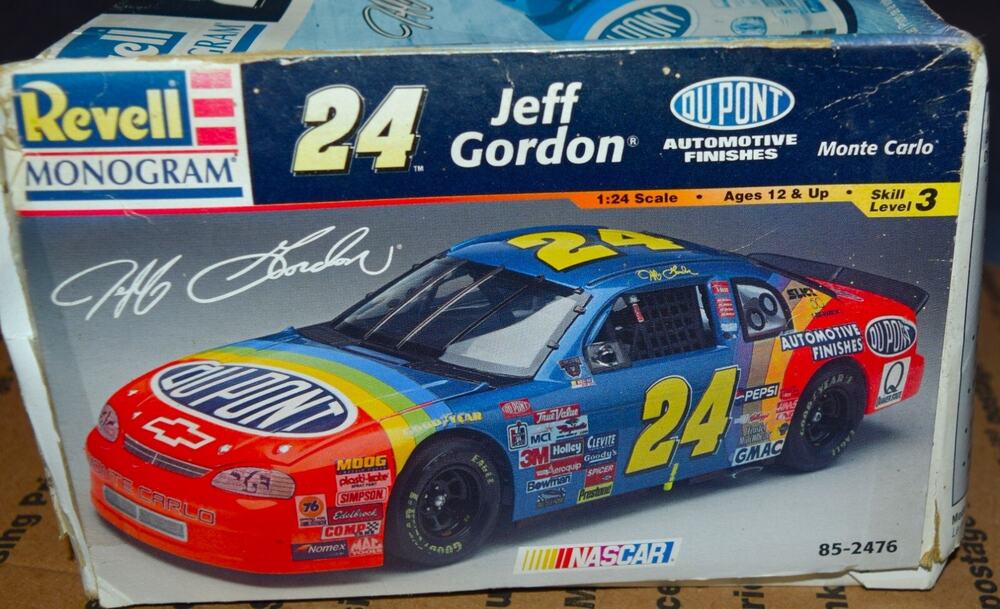 Monogram 1:24 Model 85-2476 Revell Du Pont 24 Jeff Gordon